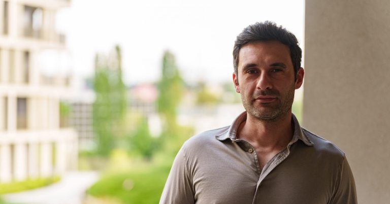 La Cloche d’or Quartier du « Bon-Vivre » avec Alessandro